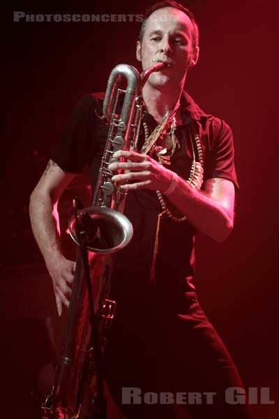 KING KHAN AND THE SHRINES - 2011-04-24 - PARIS - La Machine (du Moulin Rouge) - 